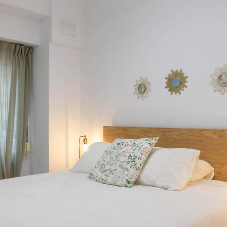 Apartment Caleta Beach Малага Экстерьер фото