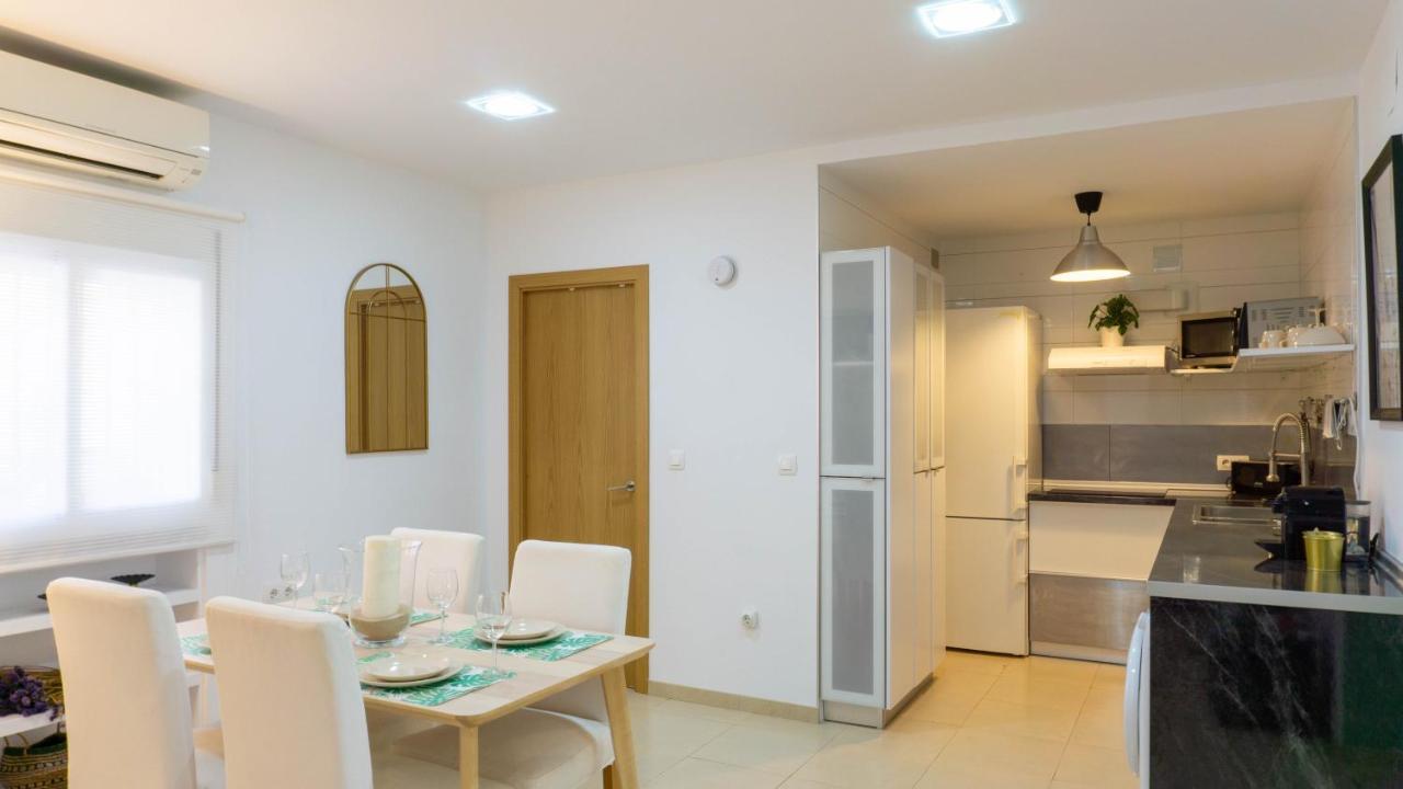 Apartment Caleta Beach Малага Экстерьер фото