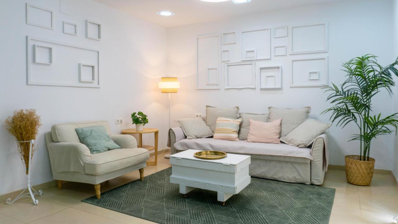 Apartment Caleta Beach Малага Экстерьер фото
